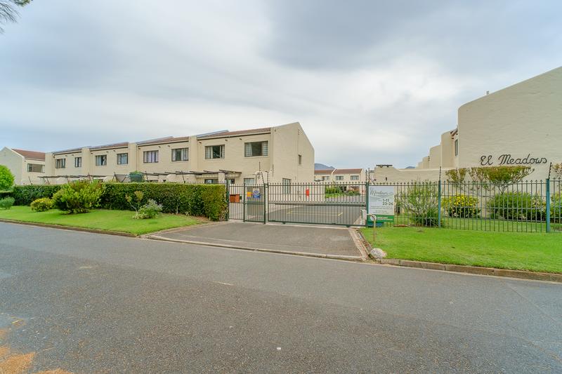 3 Bedroom Property for Sale in Meadowridge Western Cape